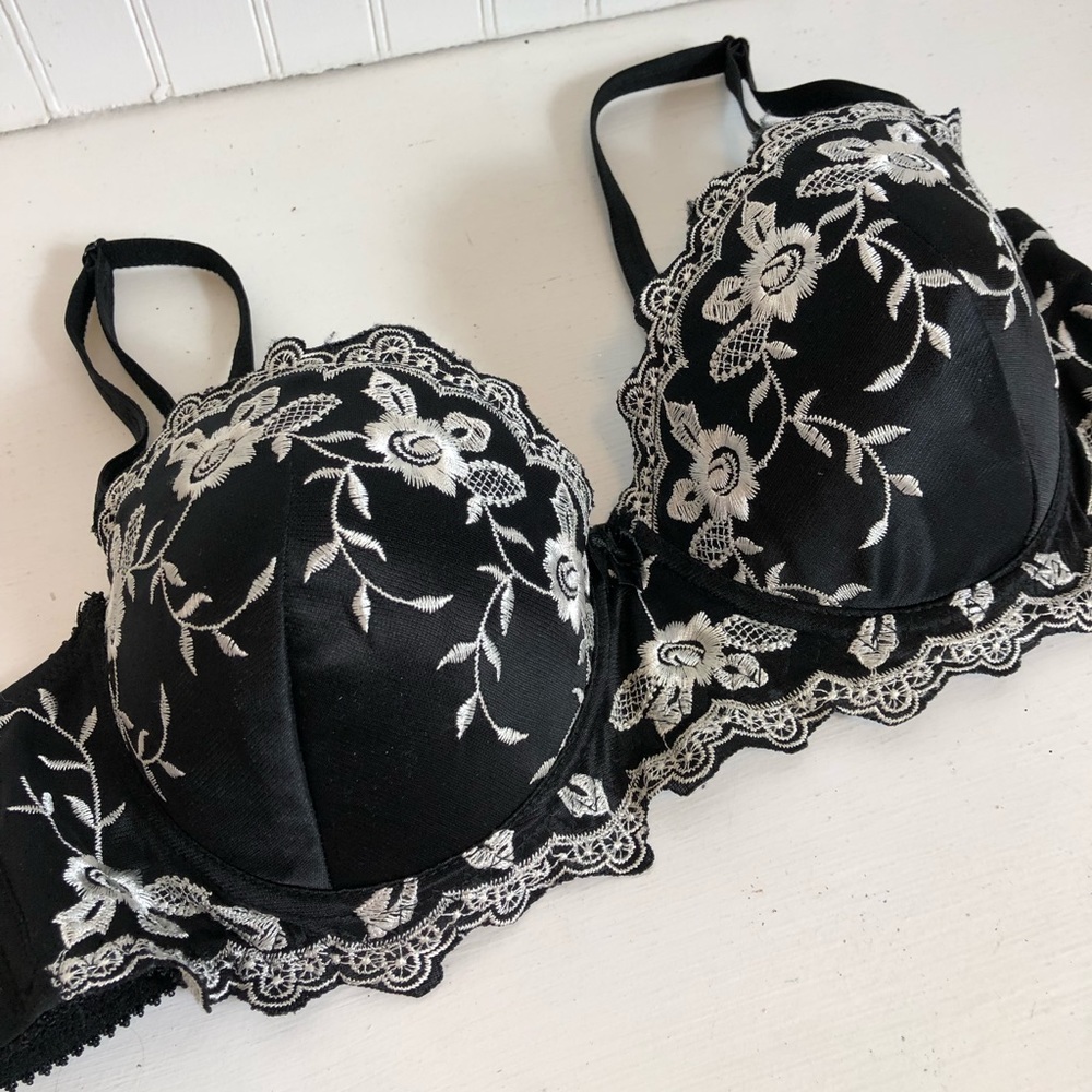 Beautiful black&white bra